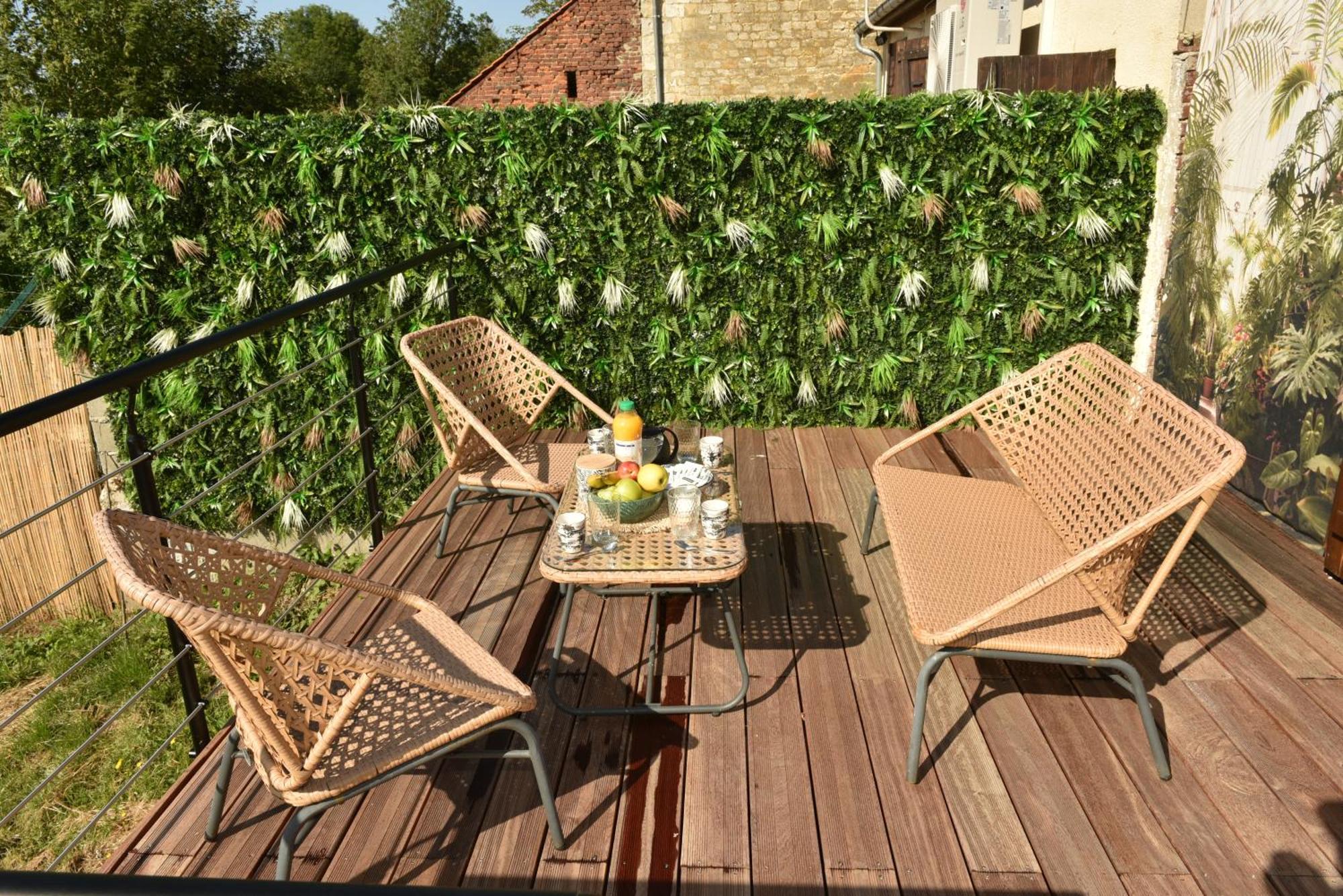Maisonnette Du Bonheur - Vue Campagne - Baignoire Balneo 32 Jets - Lits Queen Size Vadencourt  Exterior photo