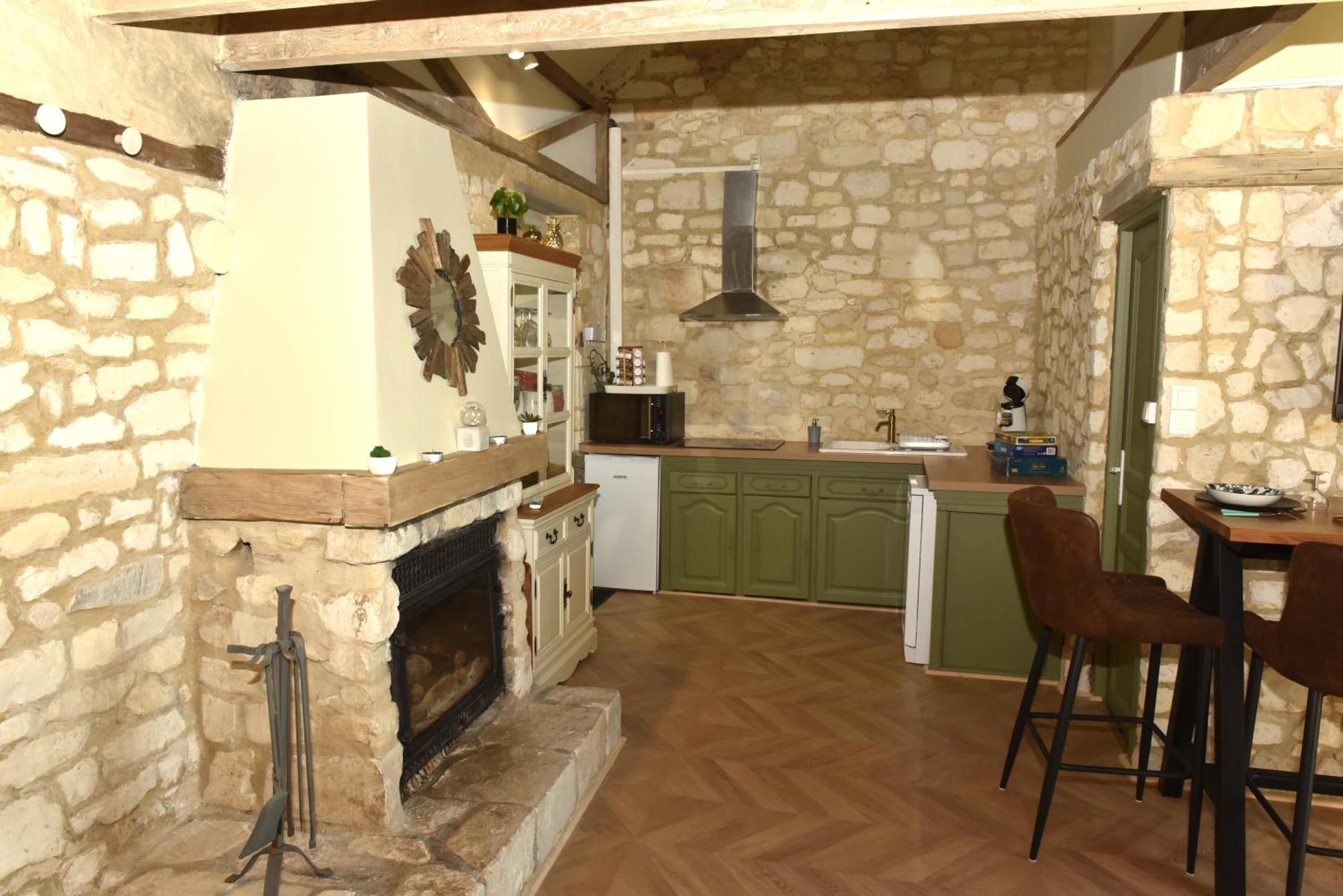 Maisonnette Du Bonheur - Vue Campagne - Baignoire Balneo 32 Jets - Lits Queen Size Vadencourt  Exterior photo
