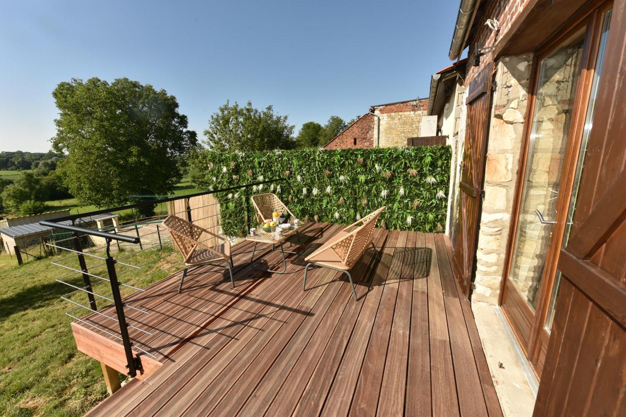 Maisonnette Du Bonheur - Vue Campagne - Baignoire Balneo 32 Jets - Lits Queen Size Vadencourt  Exterior photo