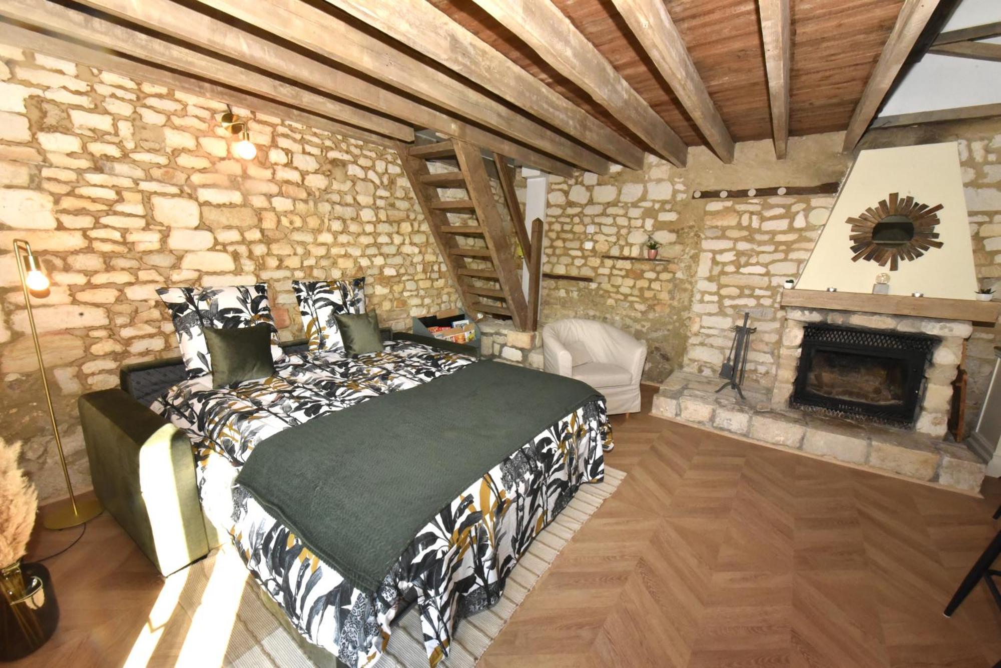Maisonnette Du Bonheur - Vue Campagne - Baignoire Balneo 32 Jets - Lits Queen Size Vadencourt  Exterior photo