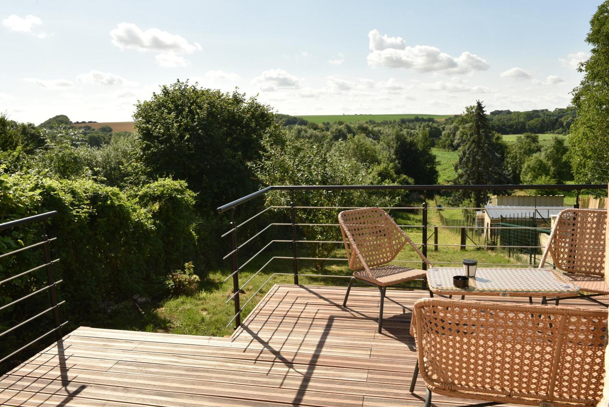 Maisonnette Du Bonheur - Vue Campagne - Baignoire Balneo 32 Jets - Lits Queen Size Vadencourt  Exterior photo