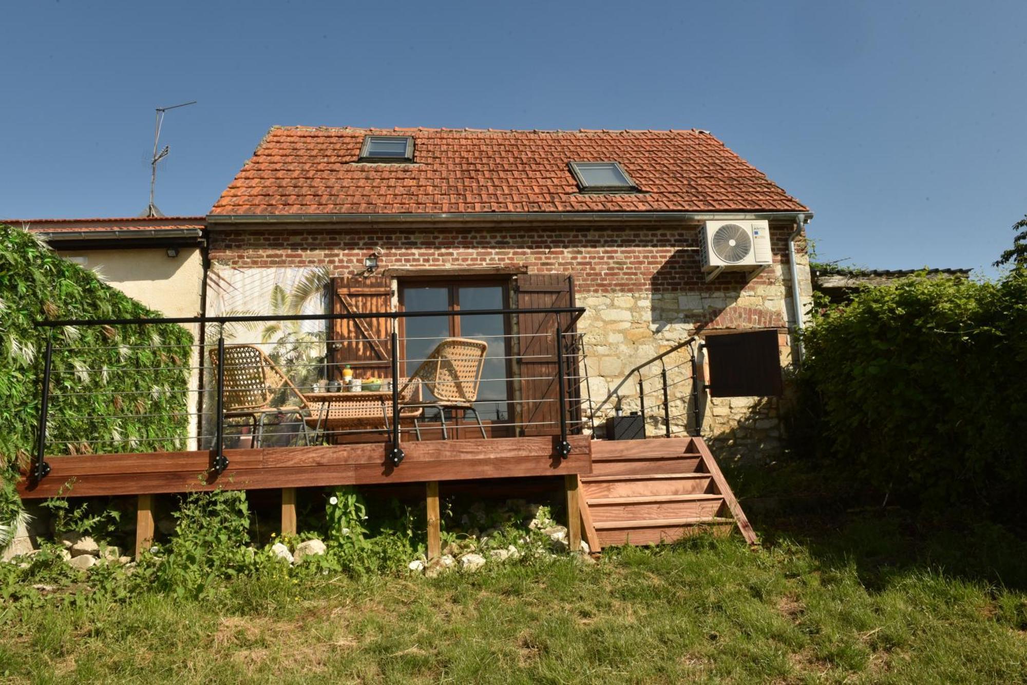 Maisonnette Du Bonheur - Vue Campagne - Baignoire Balneo 32 Jets - Lits Queen Size Vadencourt  Exterior photo